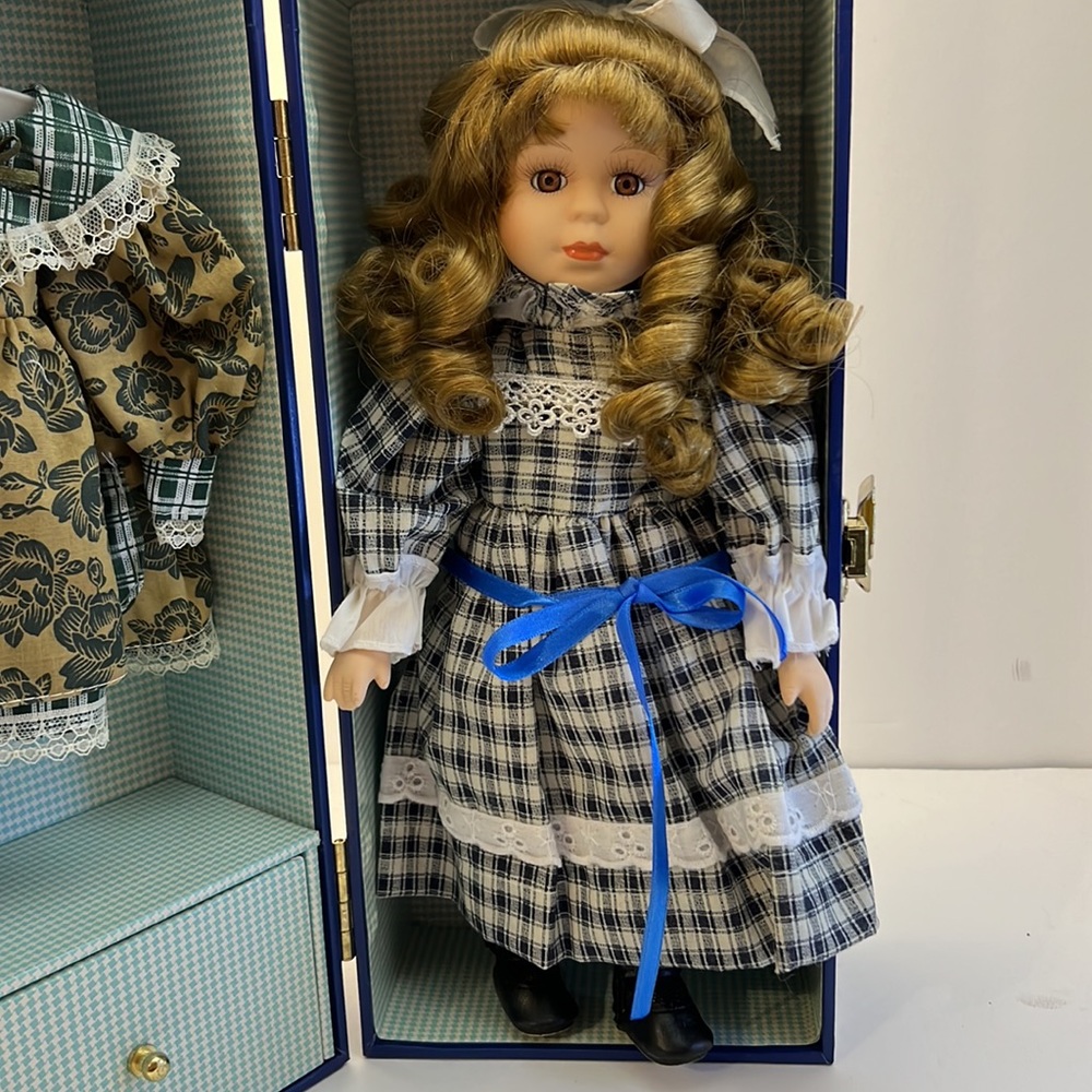 Lasting Impressions 12' Porcelain Doll in Carrying Wardrobe Case Blonde hair LN - Picture 3 of 16